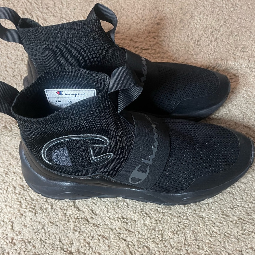 **EUC** CHAMPION Men’s Legend slip on sneakers